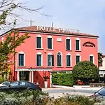 Pigalle Hotel