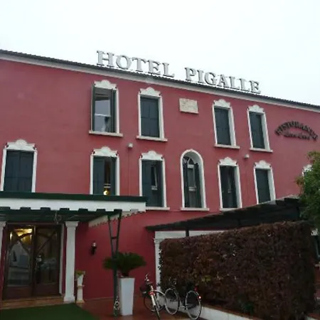 Pigalle 4*